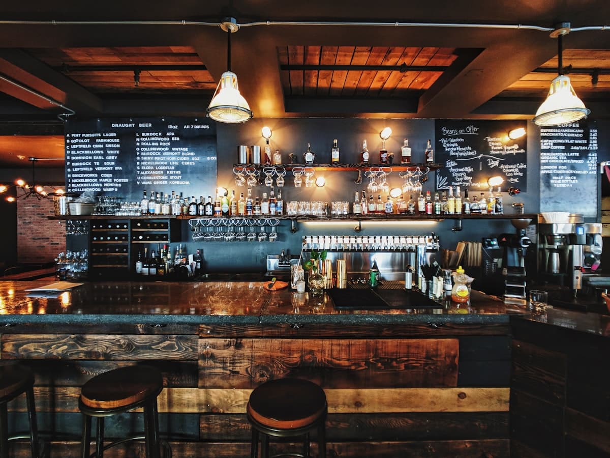 Bar Design Trends That Keep NJ Customers Coming Back